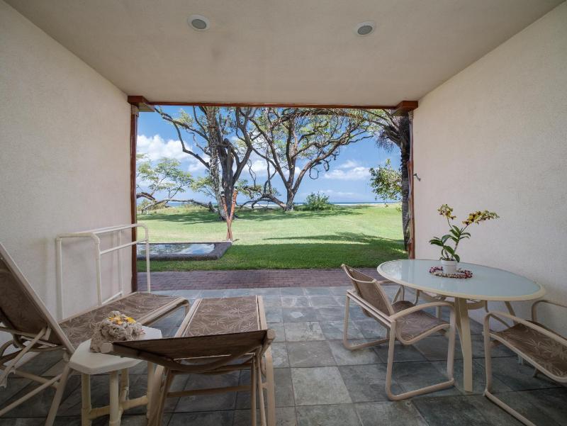 Aloha Aku CoCoPalm2 Suite - Your Cozy Beachfront Escape - image 4