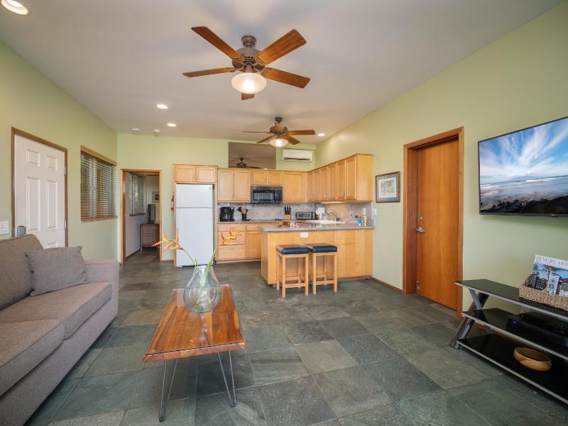 Aloha Aku CoCoPalm Suite - Experience Tropical Bliss - image 6