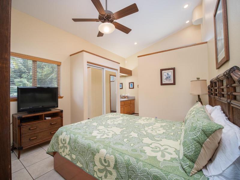 Aloha Aku Ohana Suite - Spacious Garden View Oasis - image 12