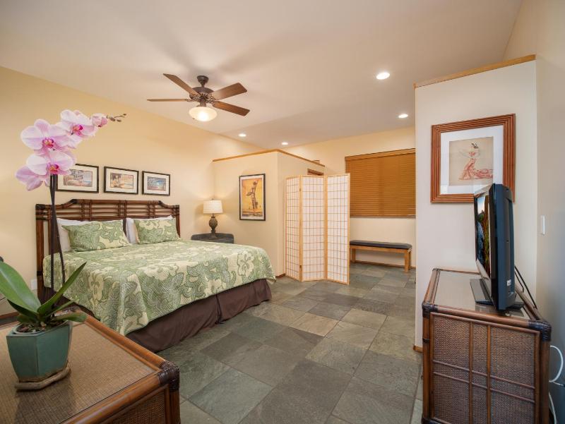 Aloha Aku Bamboo2 Suite - A Serene Retreat by the Shore - image 12