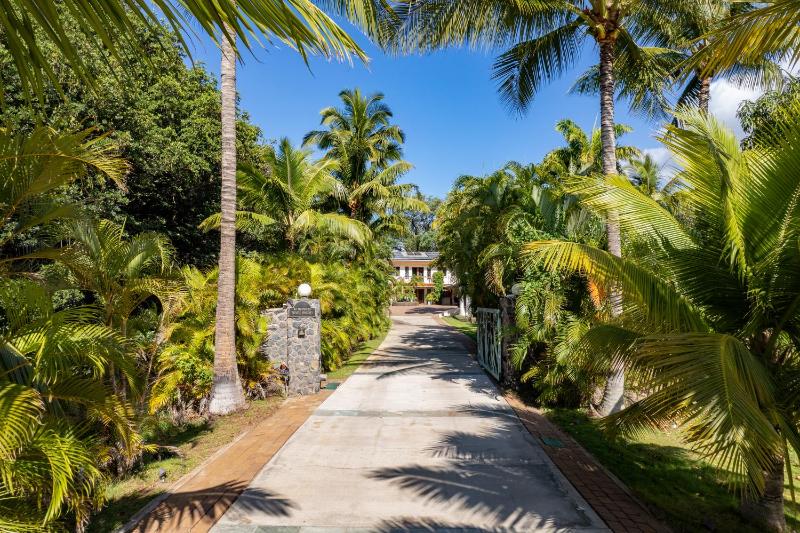 Aloha Aku Bamboo2 Suite - A Serene Retreat by the Shore - image 2
