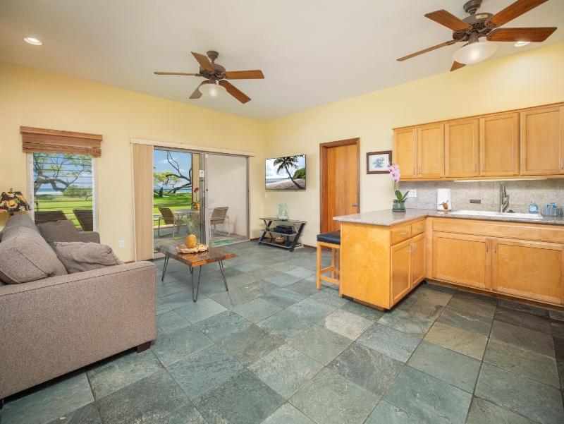 Aloha Aku Hula2 Suite - Experience Beachfront Bliss - image 10