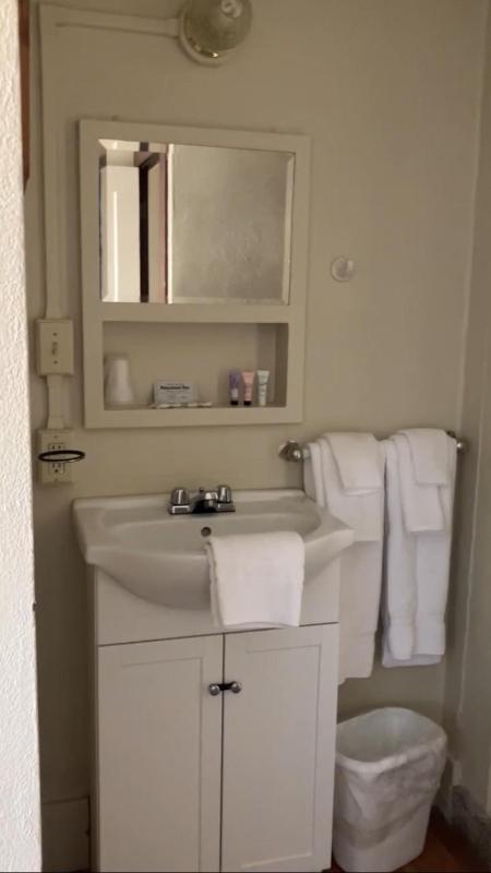 Budget Double Room image 3