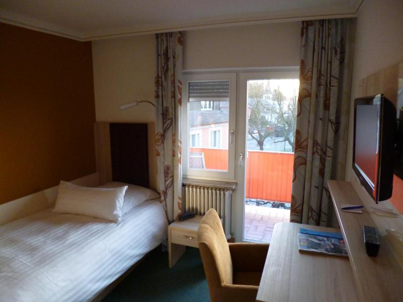 Single Room with Balcony image 2
