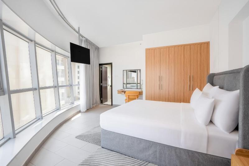 One Bedroom Premier Apartment image 3