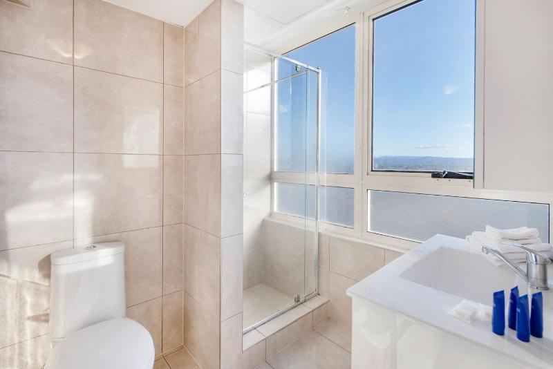 Spacious 3 Bedroom Apartment in Surfers Paradise - CoastHM - image 7