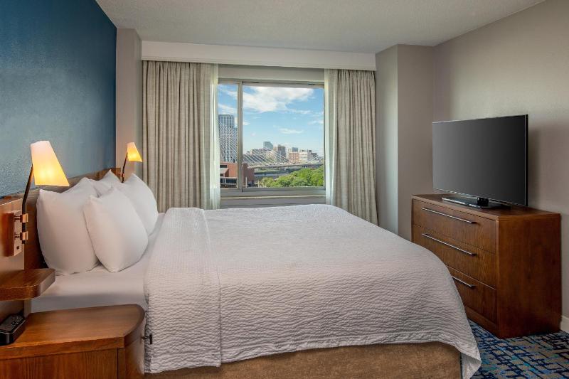 One-Bedroom King Suite with Sofa Bed image 1