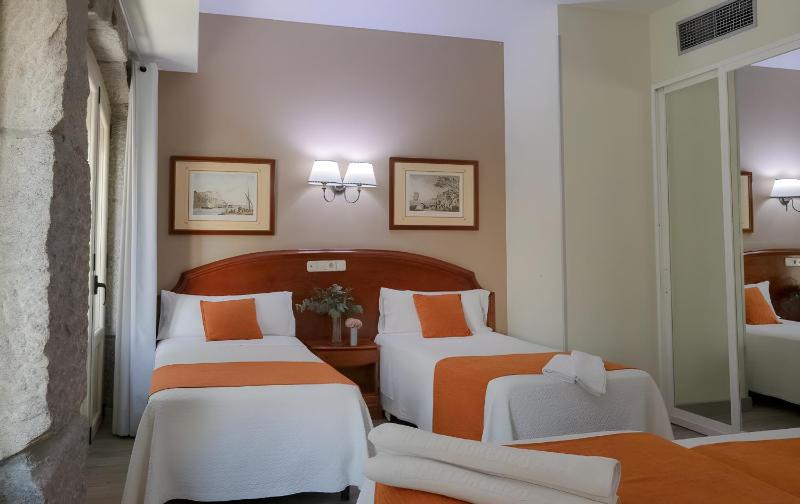 Quadruple Room (4 Adults) image 2