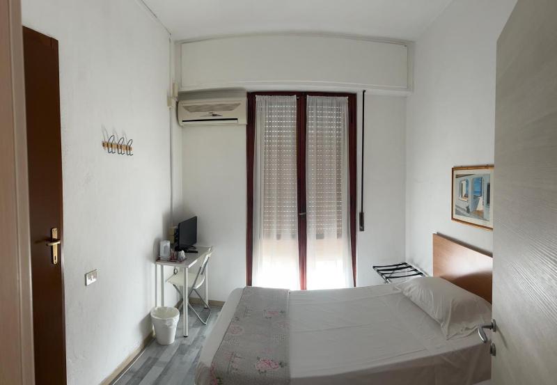 Single Room image 4