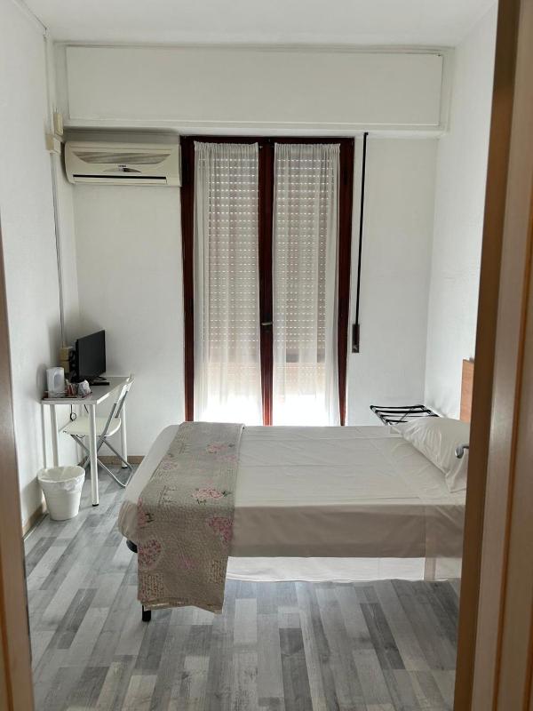 Single Room image 2