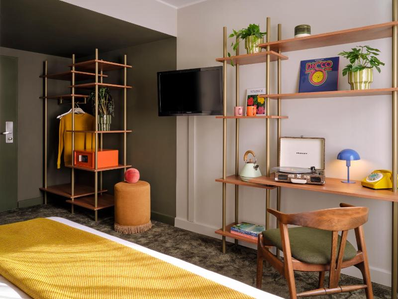 Small Room image 3