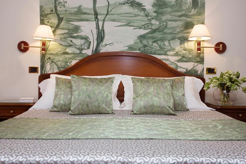 Classic Double Room image 2