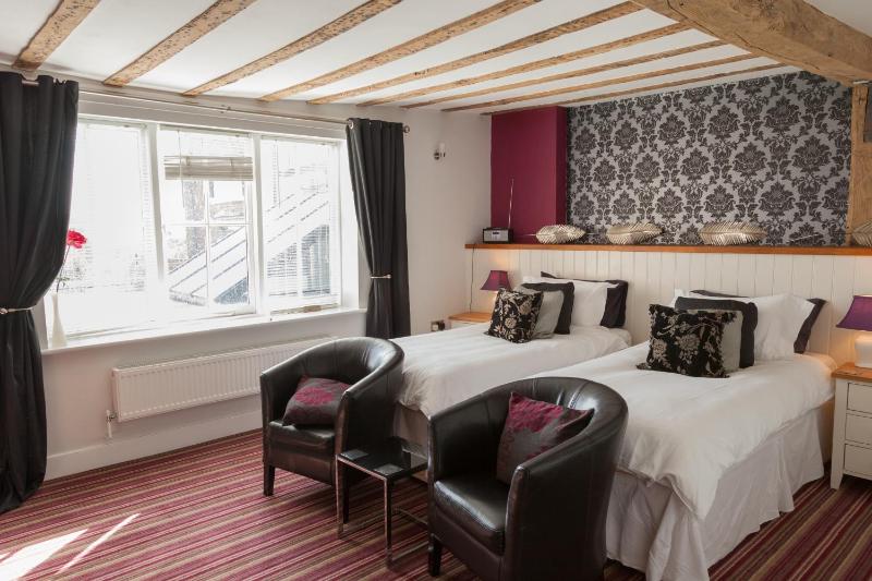 Double or Twin Room with Garden View image 3