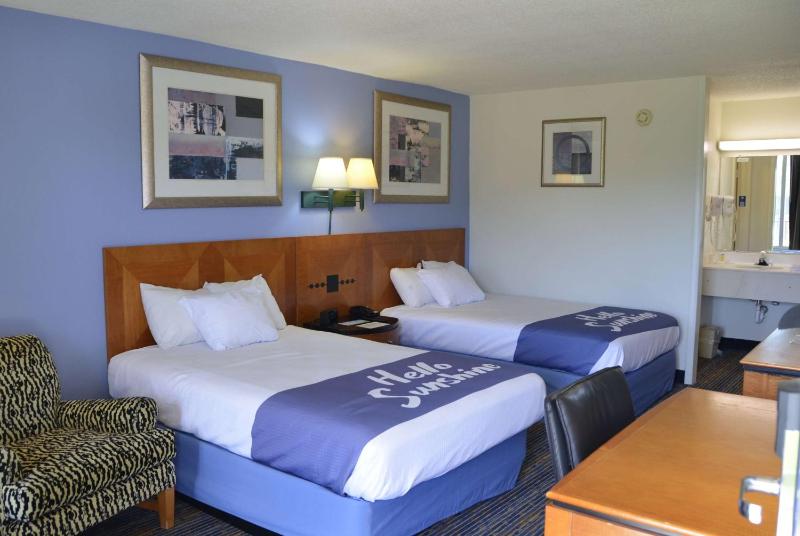 NDD1 Deluxe Double Room with Two Double Beds - Non-Smoking image 2