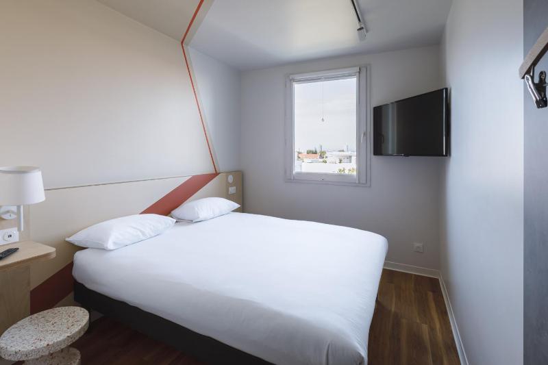 Double Room image 4