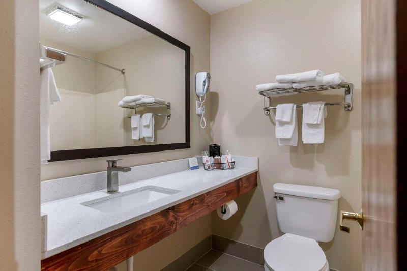 King Room with Whirlpool - Non-Smoking image 2