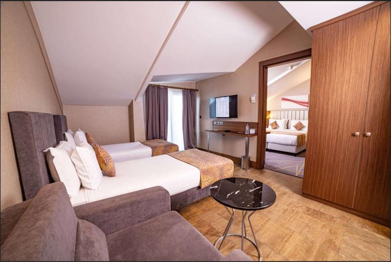 Family Suite with Balcony image 1