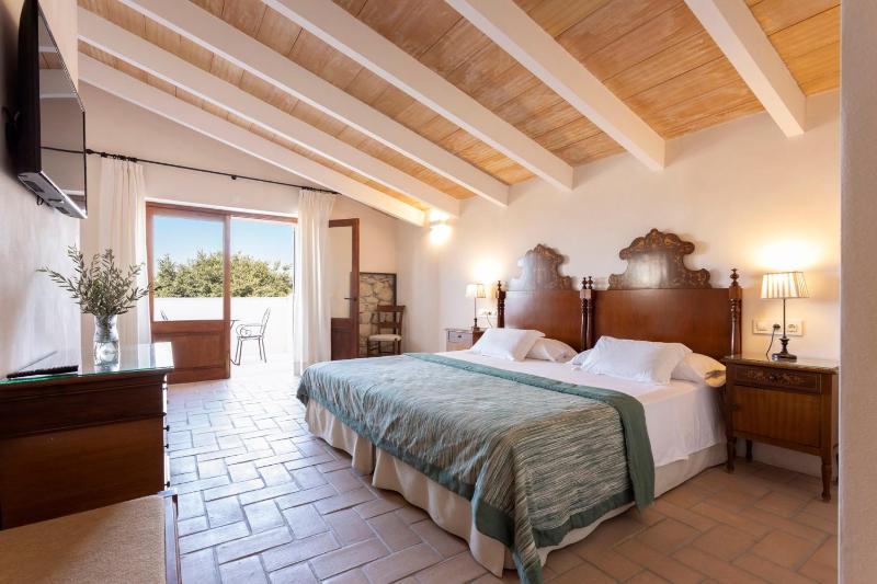 Deluxe Double Room image 2