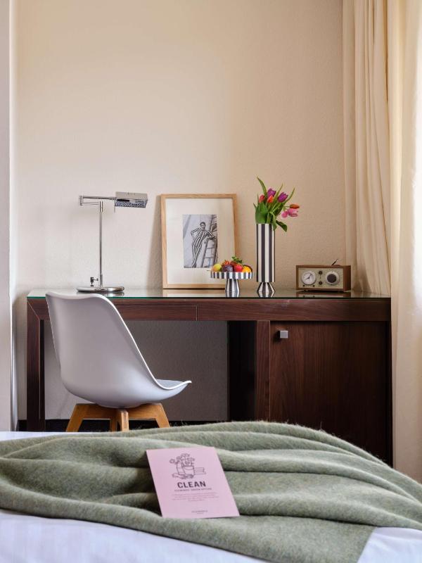 Comfort Twin Room image 3