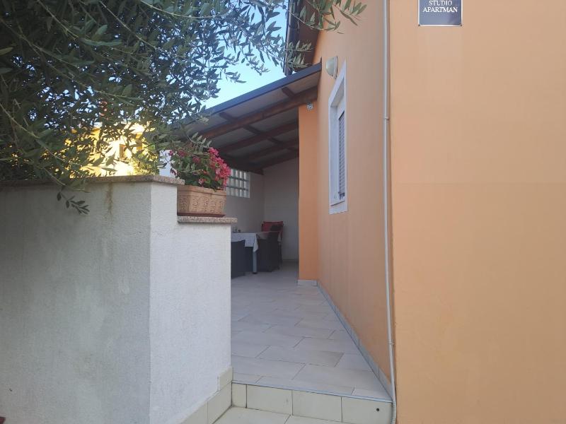 Studio Apartment image 1