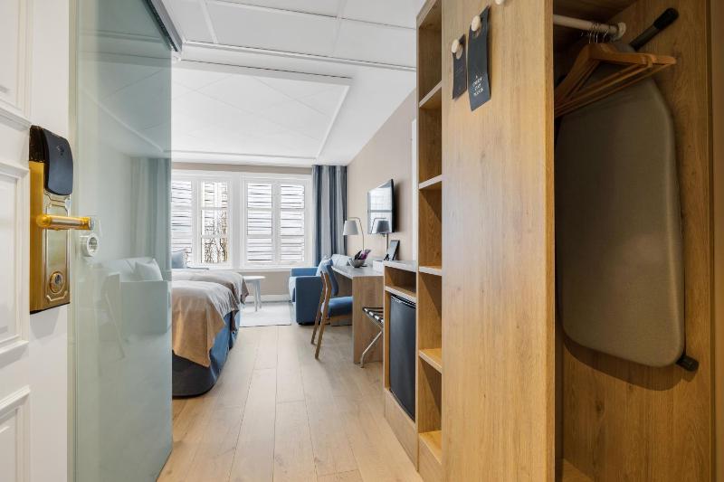 Standard Double Room image 4