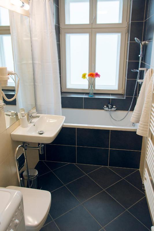 Apartment 2 Adults1 Child image 2