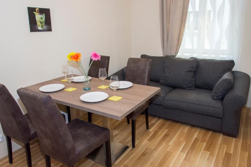 Apartment 2 Adults1 Child image 3