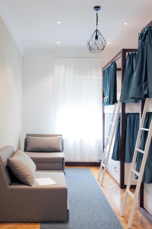 Single Bed in 6-Bed Mixed Dormitory Room with Private Bathroom image 1