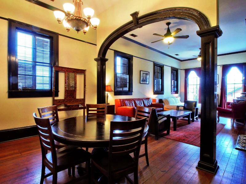 Royal Street Inn & Bar - image 10