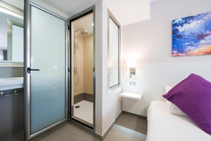 Studio (2 Adults) image 2