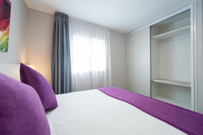 One-Bedroom Apartment (1 - 3 Adults) image 4