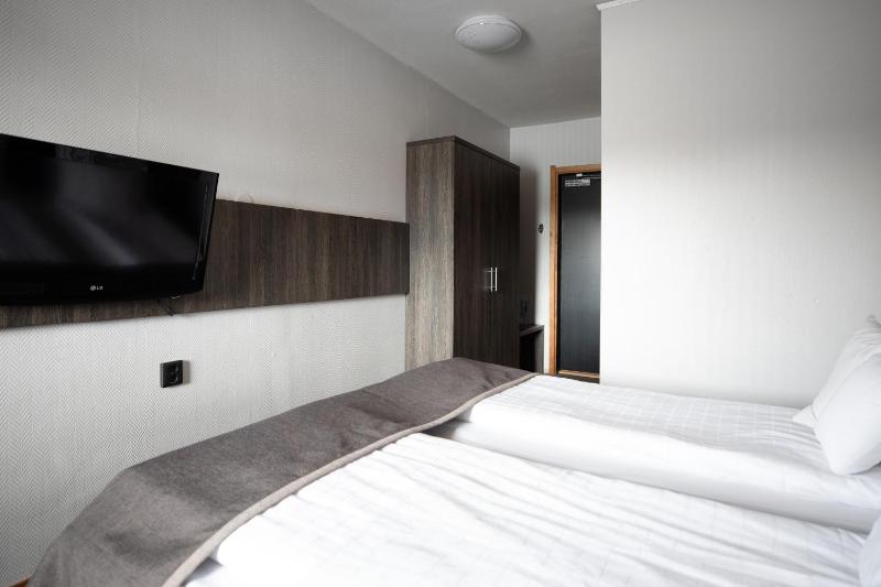 Double Room image 4