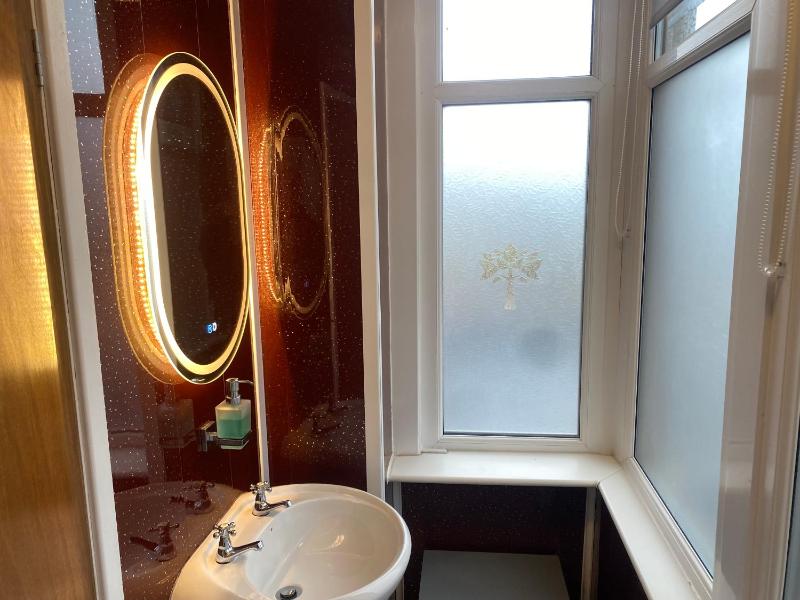 Deluxe Double Room with Four Poster Bed - Sea View image 3