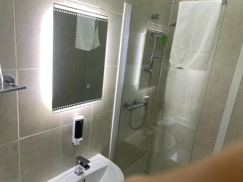 Deluxe Double Room with Sea View image 4