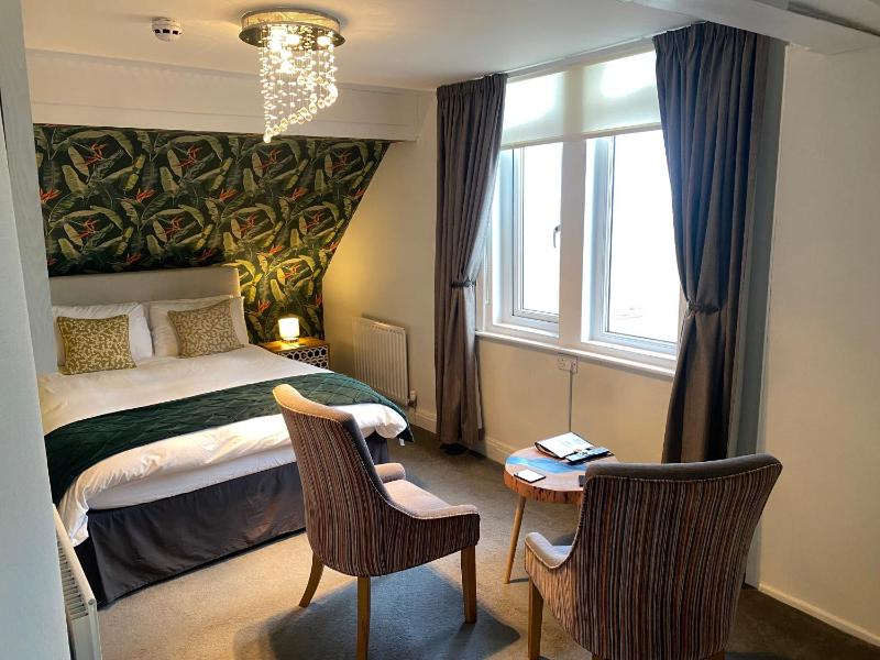 Deluxe Double Room with Sea View image 3