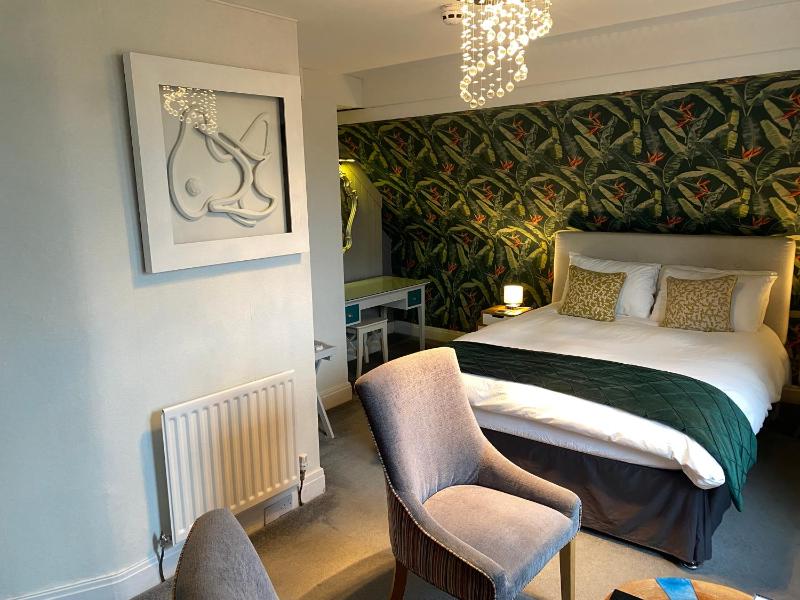Deluxe Double Room with Sea View image 2