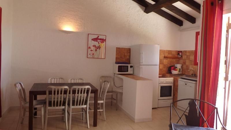Two-Bedroom Mini Villa with Air Conditioning image 4