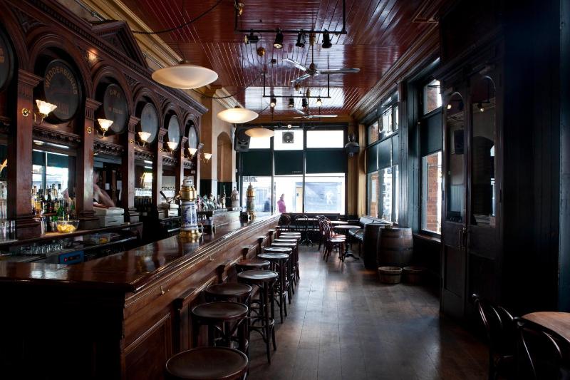 Kellys Hotel - image 10
