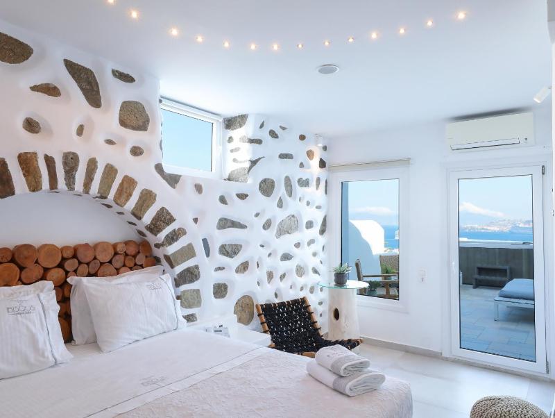 Grand Suite with Outdoor Jacuzzi image 1
