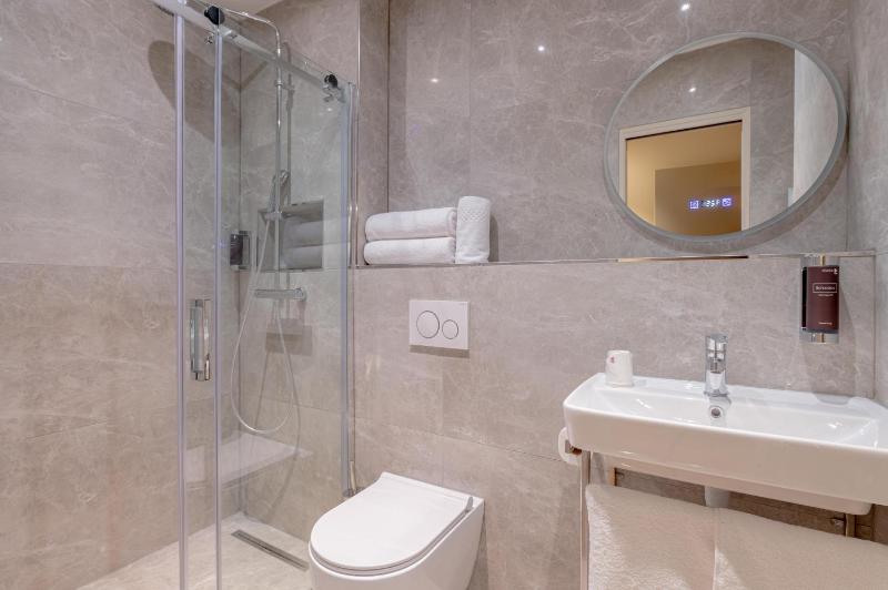 Comfort Twin Room image 3