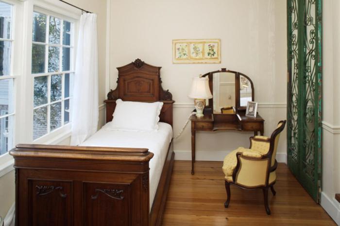 Deluxe Double or Twin Room image 3