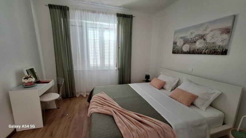 Apartment with Sea View image 1