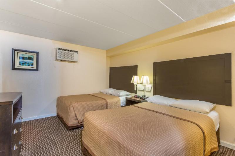 2 Double Beds, One-Bedroom, Efficiency Room, Oceanfront, Non-Smoking image 4