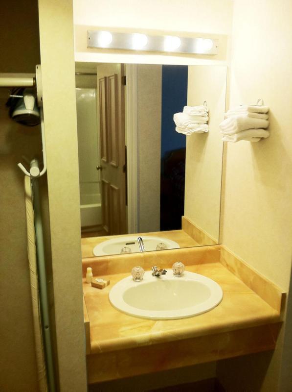 King Room with Lake View image 4