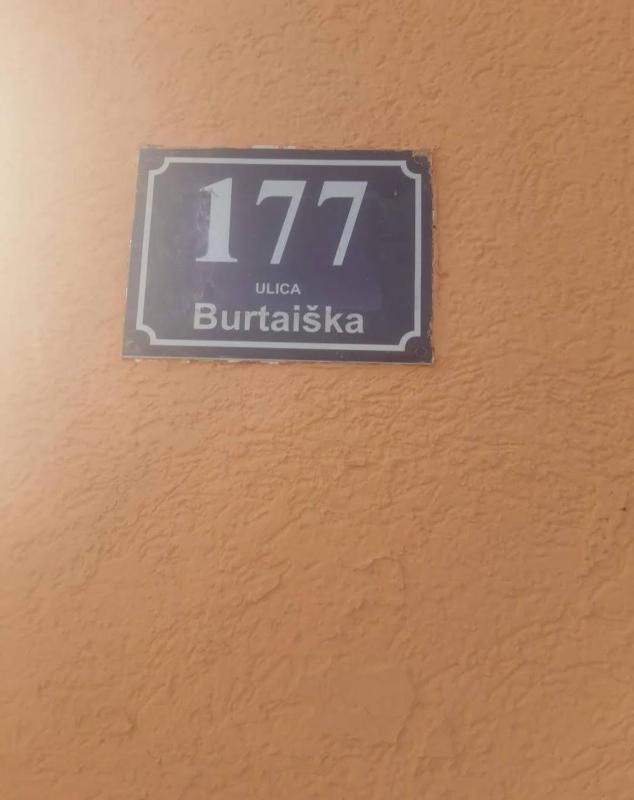 Apartmen Kuca za odmor i familiju - image 13