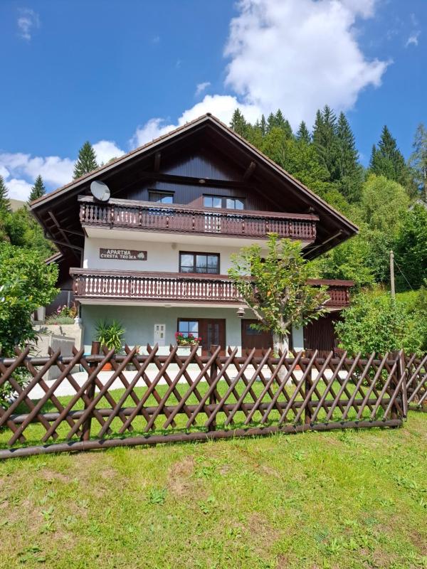 Apartma ČVRSTA TROJKA Images