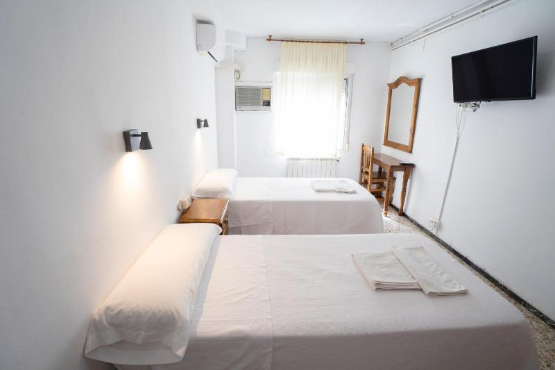 Double or Twin Room image 4
