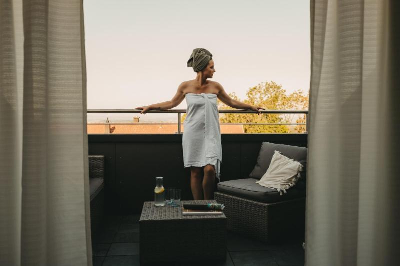 Deluxe Suite with Spa Bath image 4