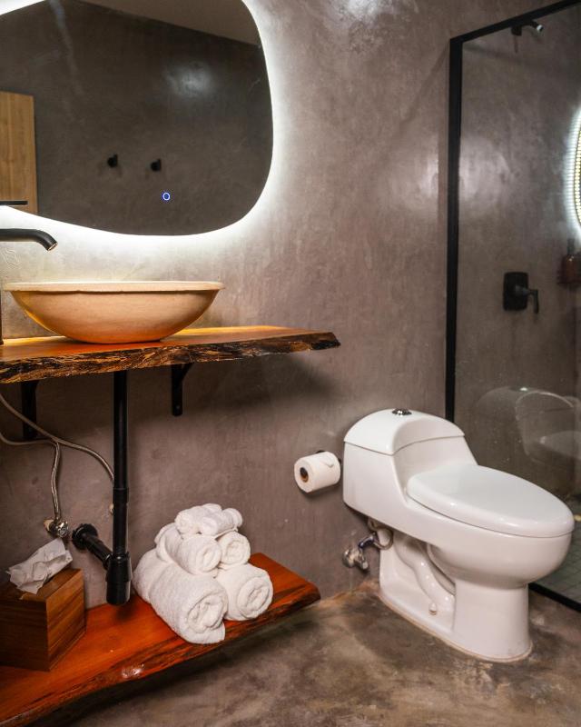 Standard Queen Room image 1