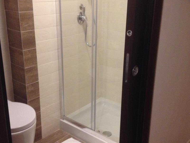 Budget Twin Room image 4